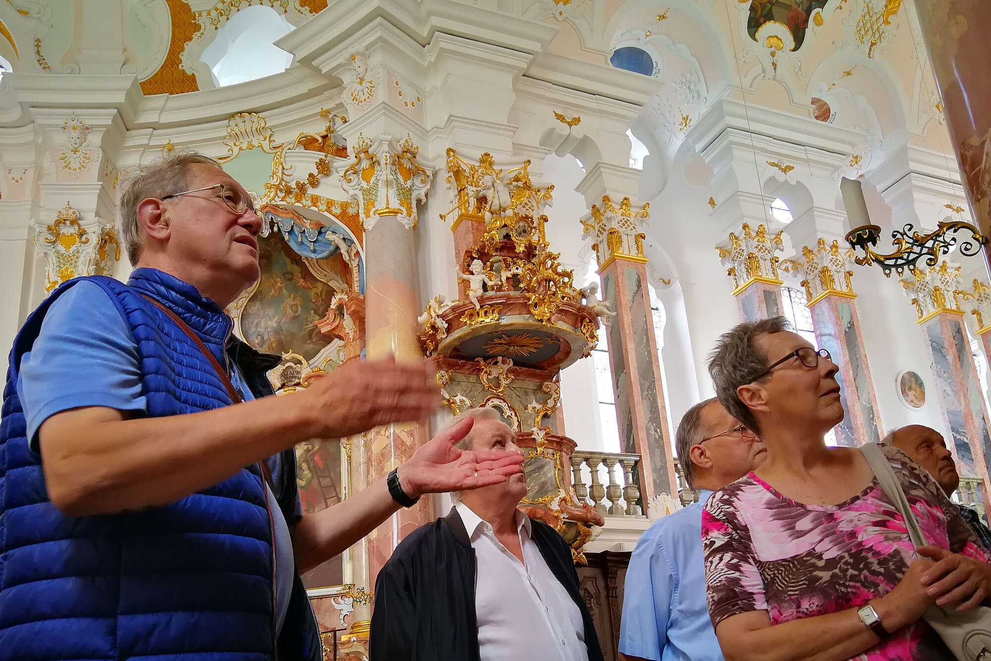 Kirchenführung in der Frauenkirche. Foto: Anja Hauke/Stadt Günzburg