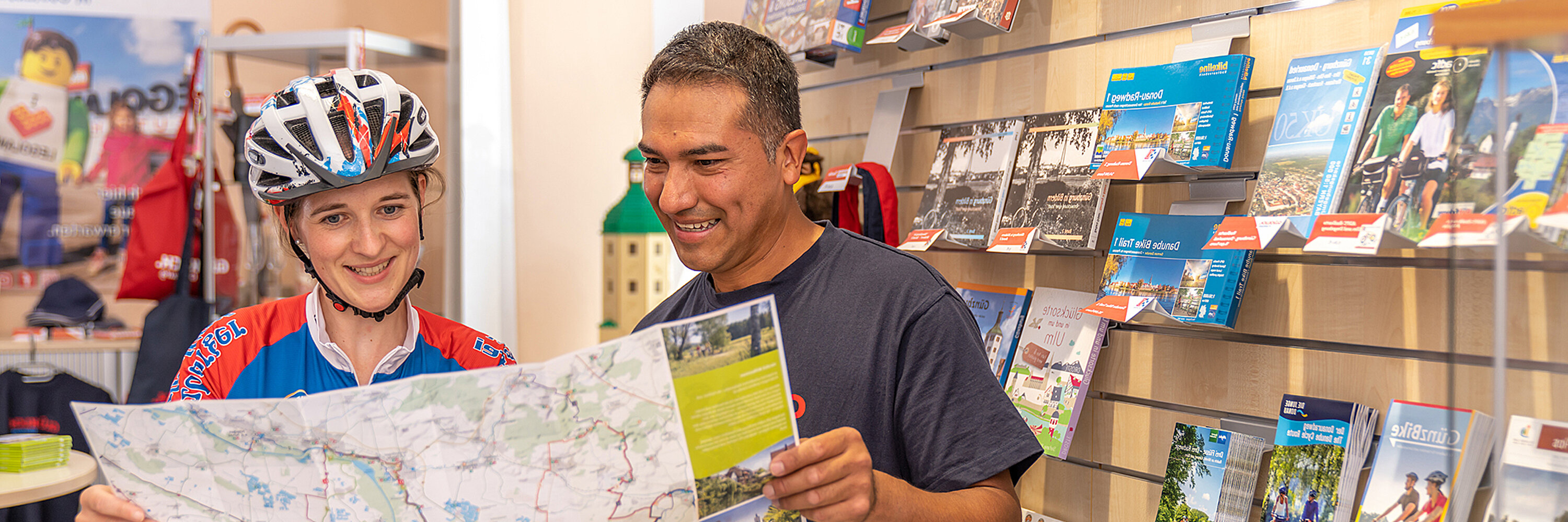 In der Tourist-Information gibt es viele nützliche Freizeittipps. Foto: Philipp Röger für die Stadt Günzburg