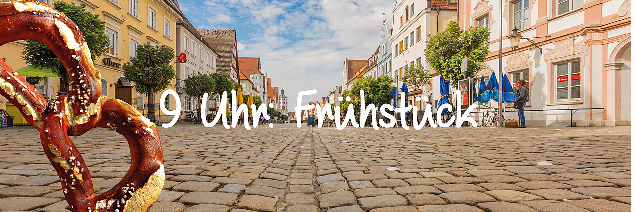 Frühstück im Straßencafé. Foto: Philipp Röger für die Stadt Günzburg